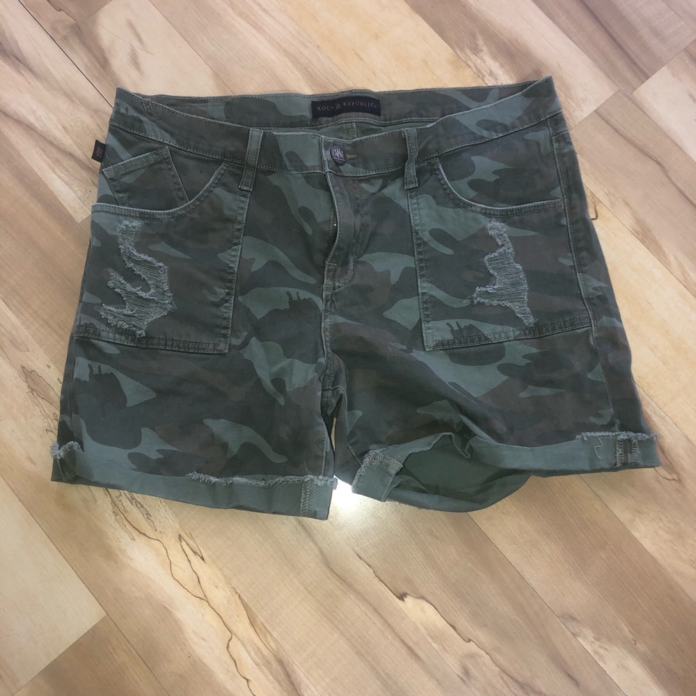 Rock & Republic camo shorts size 16